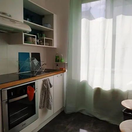 2 Min Walk From Train Station And Center Of * Tours