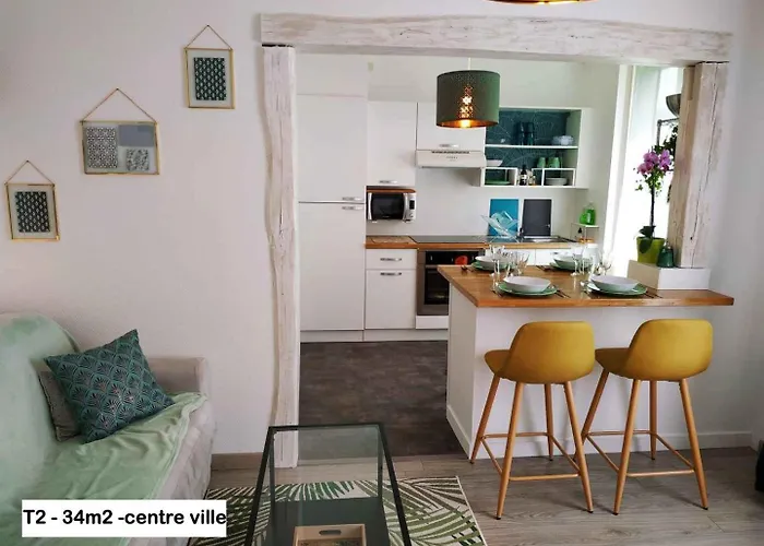 2 Min Walk From Train Station And Center Of Appartement *