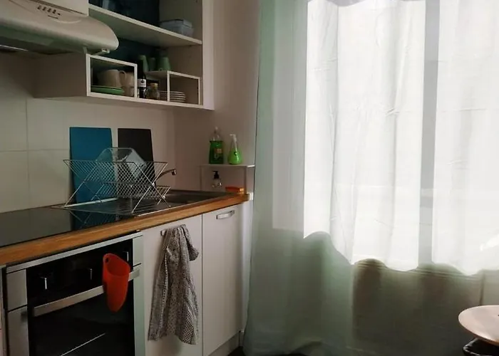 2 Min Walk From Train Station And Center Of * Tours