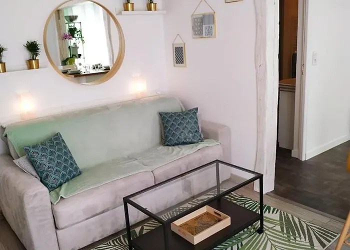 2 Min Walk From Train Station And Center Of *